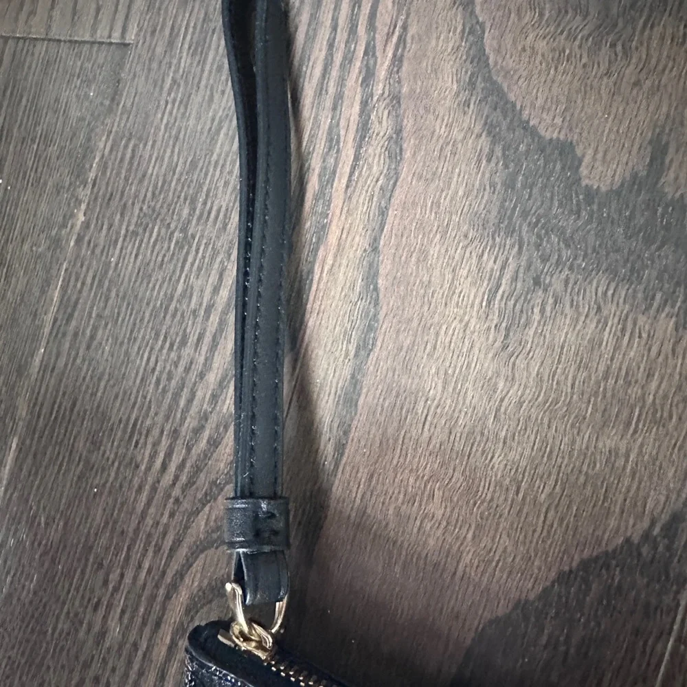 NEW Coach Wristlet Wallet - Shiny Finishing - Picture 4 of 6